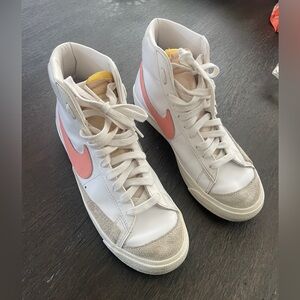 Nike Blazer Mid ‘77, women’s size 9
